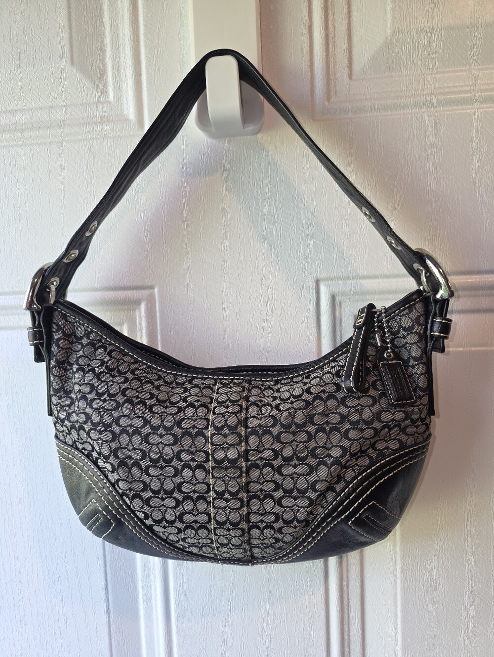๐ฅPRICED TO MOVE FASTโขVintage Y2K Coach Soho Signature Mini Hobo Bag Black Gray